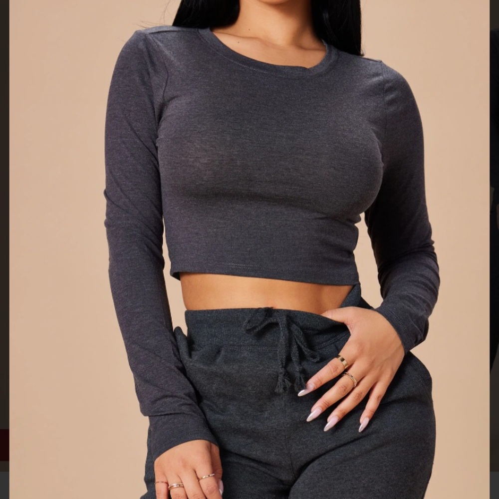 Fitted Gray Long Sleeve Crop Top